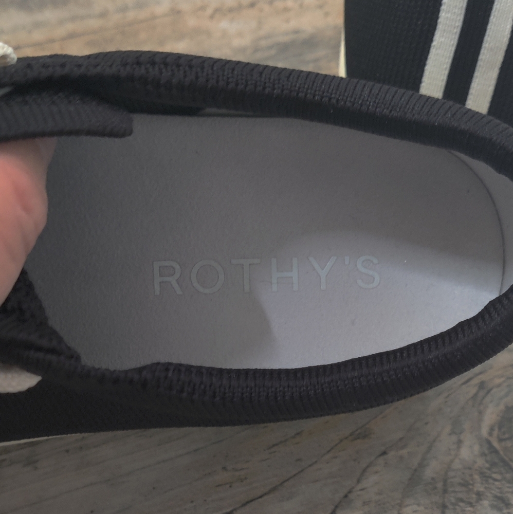 ๐ Rothy's The Lace Up Sneaker Black and Cream Sneakers - Picture 3 of 5